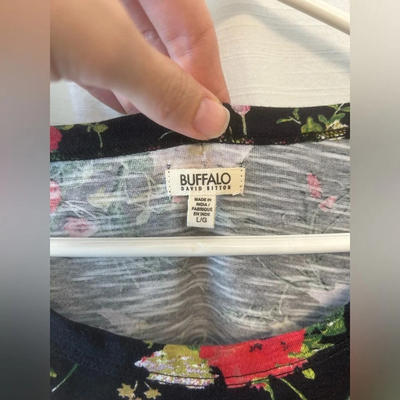 Buffalo David Bitton black floral T shirt size L - Picture 2 of 5